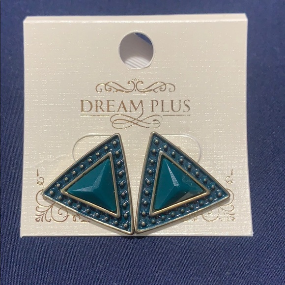 Green earnings | green triangle studded earrings | Stud earings - Picture 2 of 2